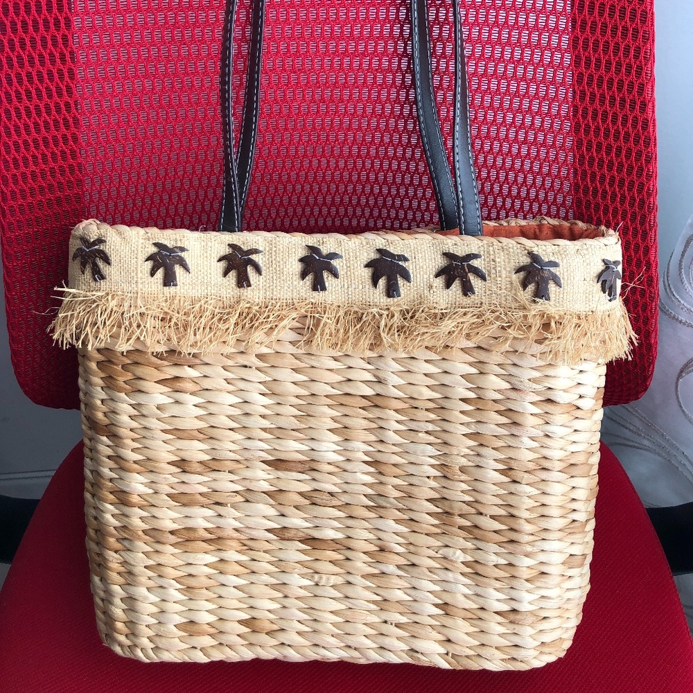 STRAW PURSE WITH PALM TREES